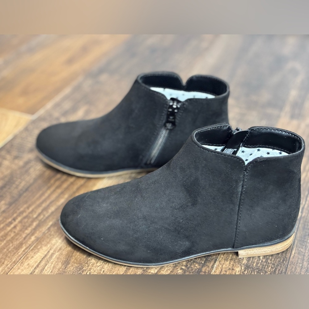 Cat & Jack Black Suede-Look Girls Ankle Boots with Side Zip size 2
